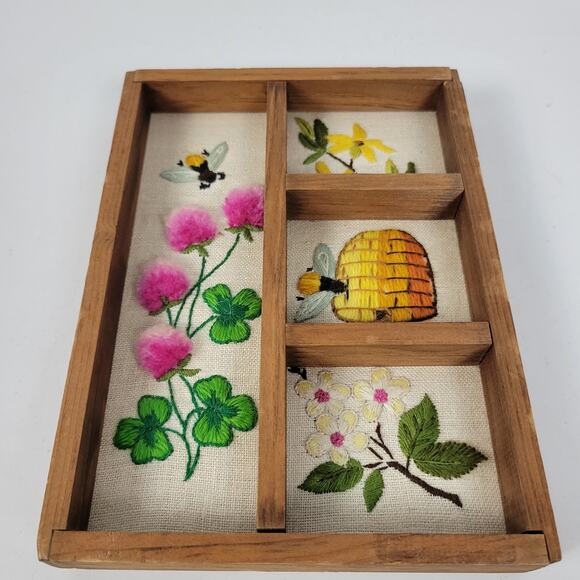 Vtg Bucilla Completed Creative Needlecraft Making Honey Shadow Box Hutch Bee - Picture 7 of 10